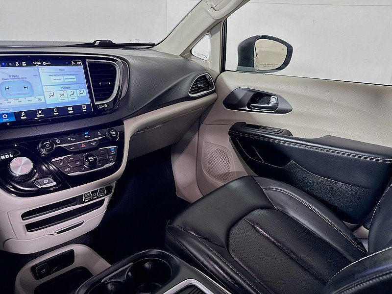 Used 2023 Chrysler Pacifica Touring-L image 23