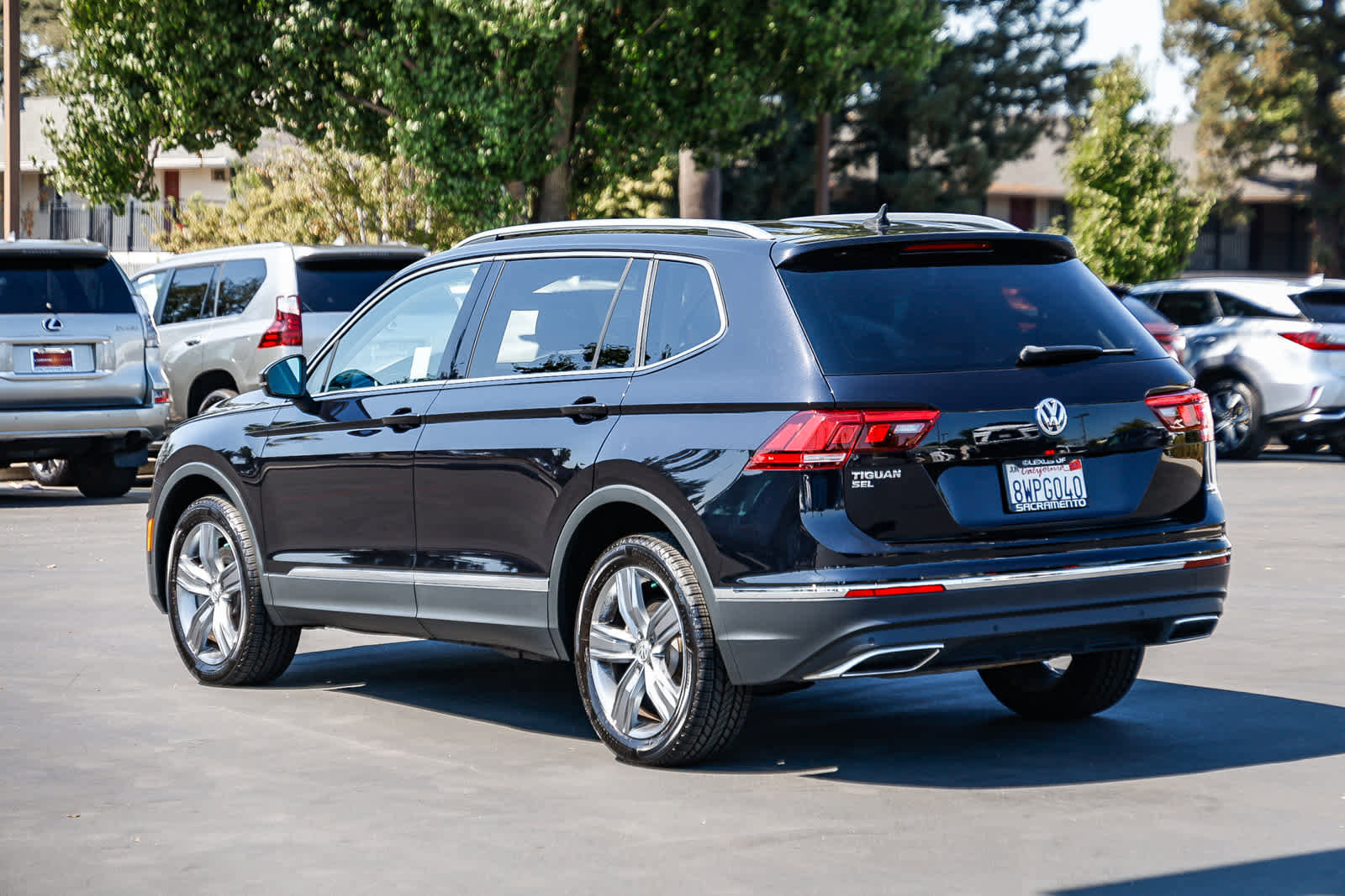 Used 2020 Volkswagen Tiguan SEL image 2