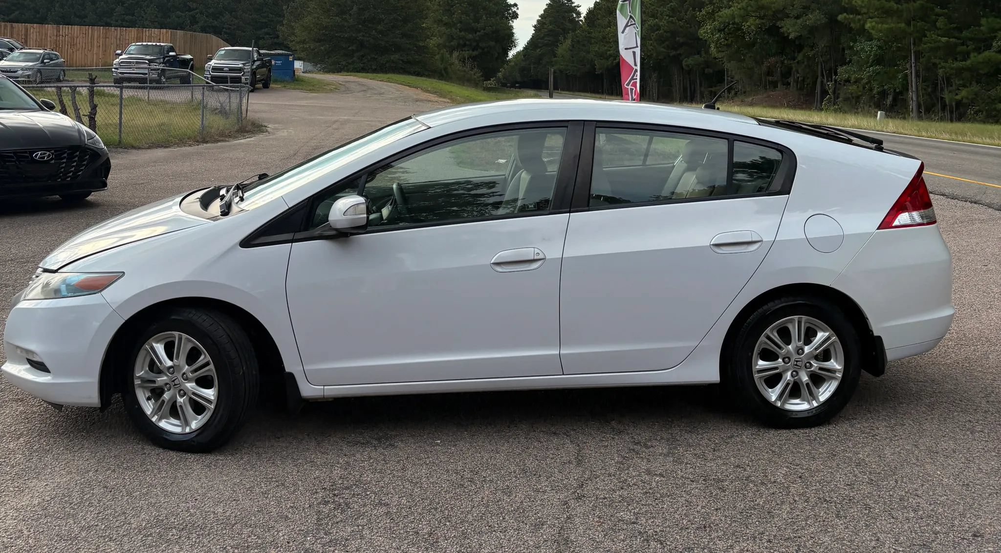 Used 2010 Honda Insight EX image 3
