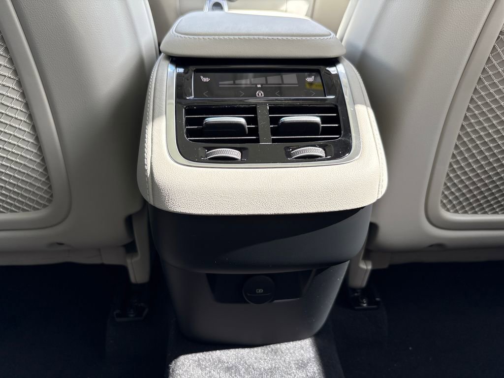 New 2026 Volvo XC90 B6 Ultra w/ Protection Package Premier image 15