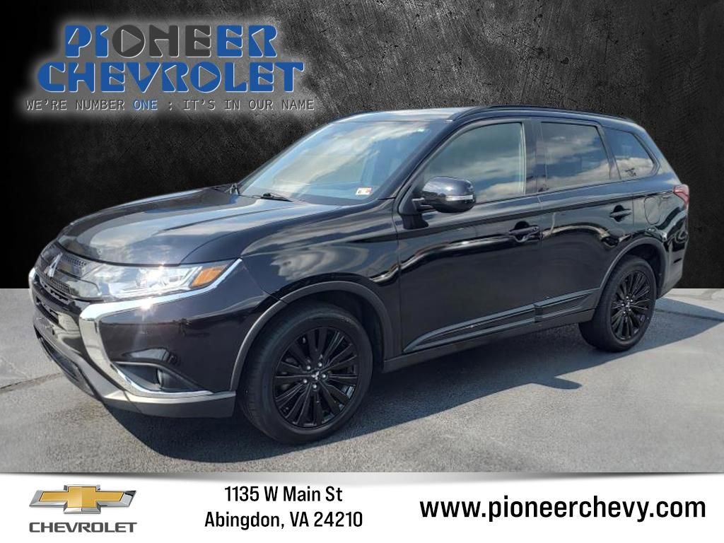 Used 2020 Mitsubishi Outlander LE image 1