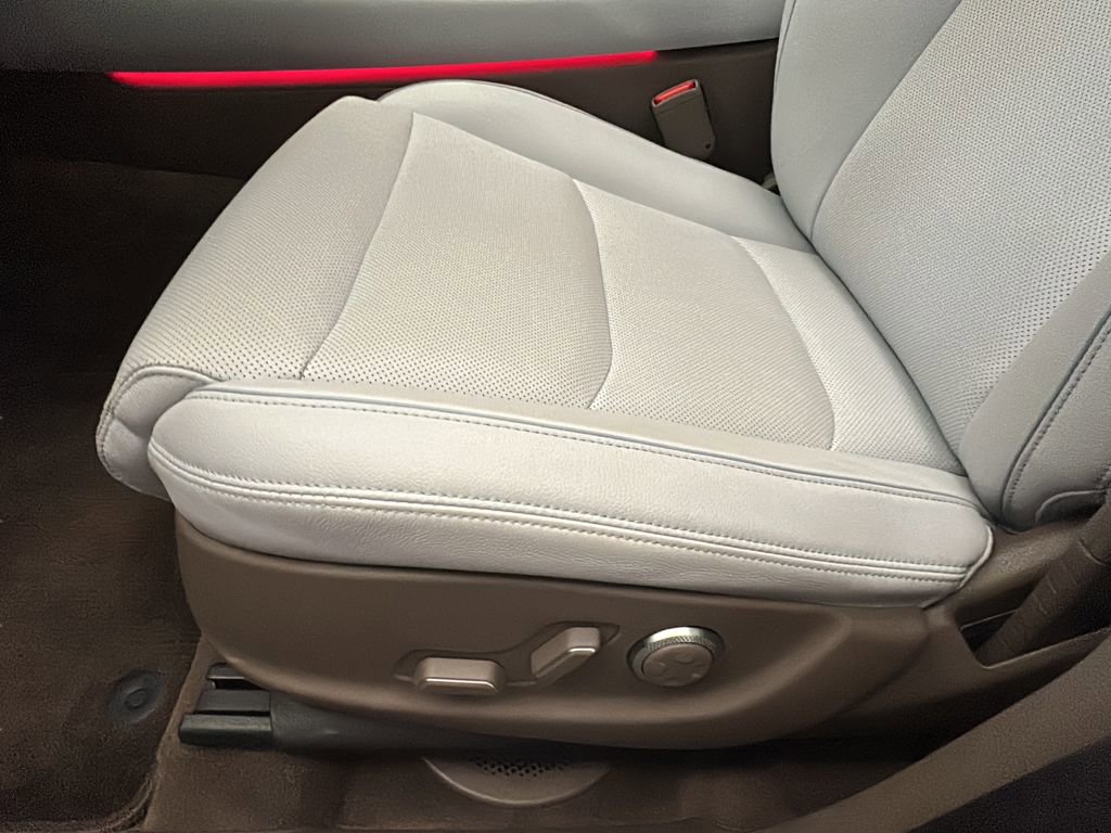 Certified 2026 Genesis GV70 2.5T Advanced image 10