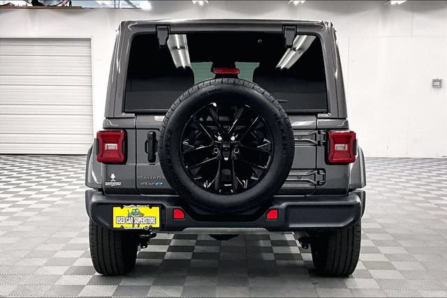 Used 2025 Jeep Wrangler Unlimited Sahara AWD/4WD image 5