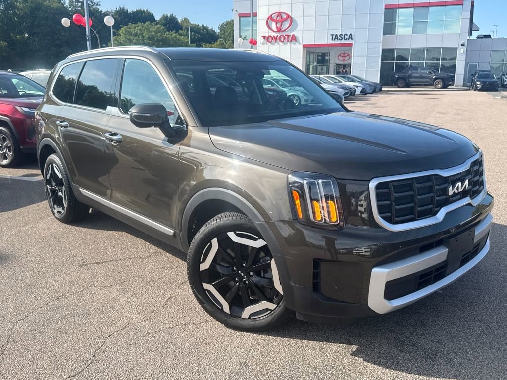 Used 2024 Kia Telluride S w/ S Sunroof Package