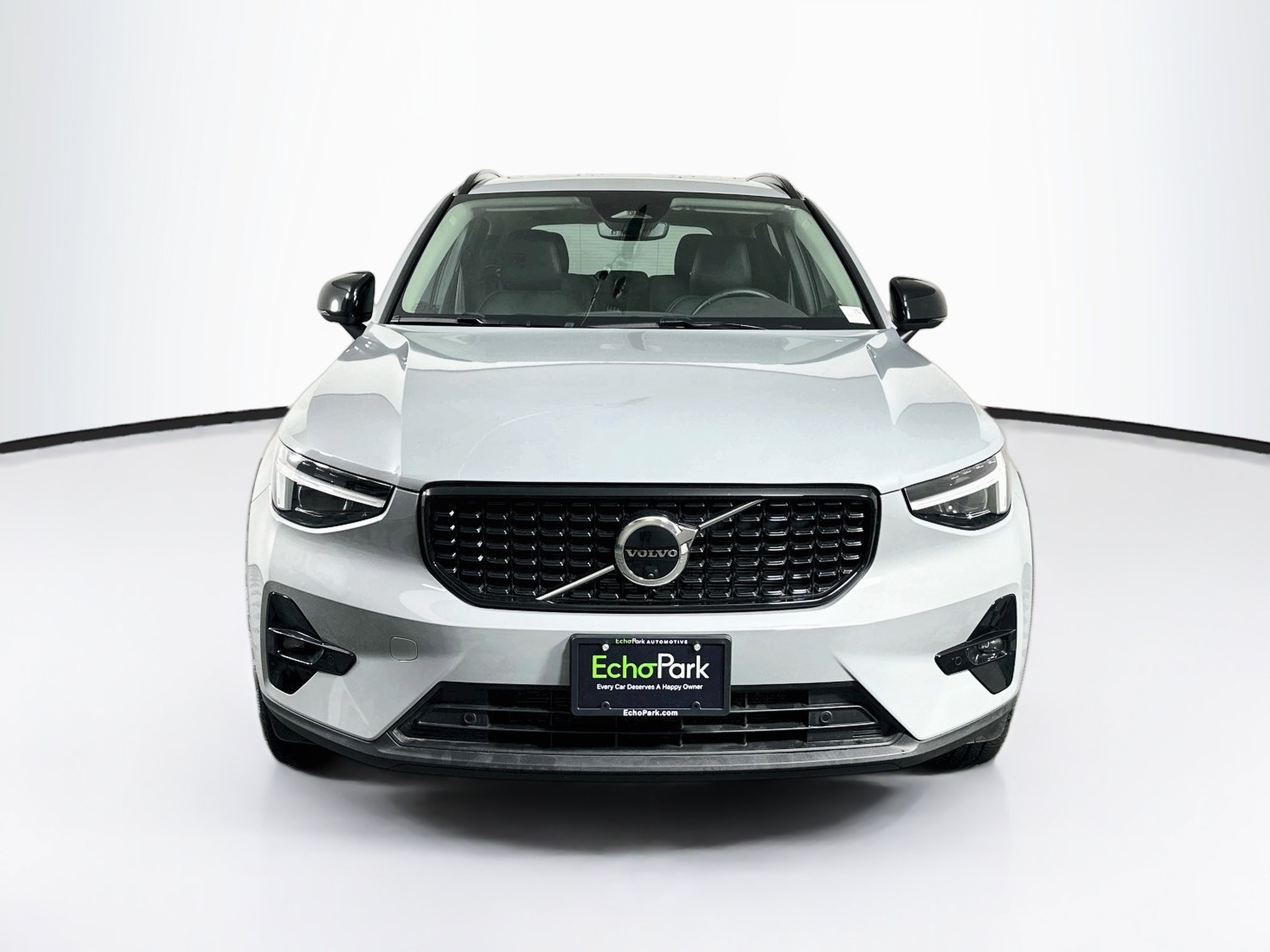 Used 2026 Volvo XC40 B5 Plus AWD/4WD image 2