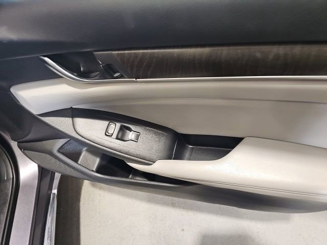 Used 2018 Honda Accord EX image 26
