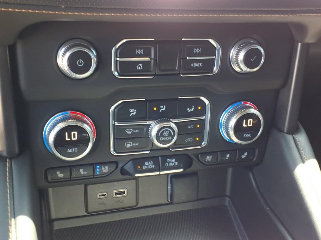 Used 2023 GMC Yukon XL AT4 w/ AT4 Premium Plus Package AWD/4WD image 19