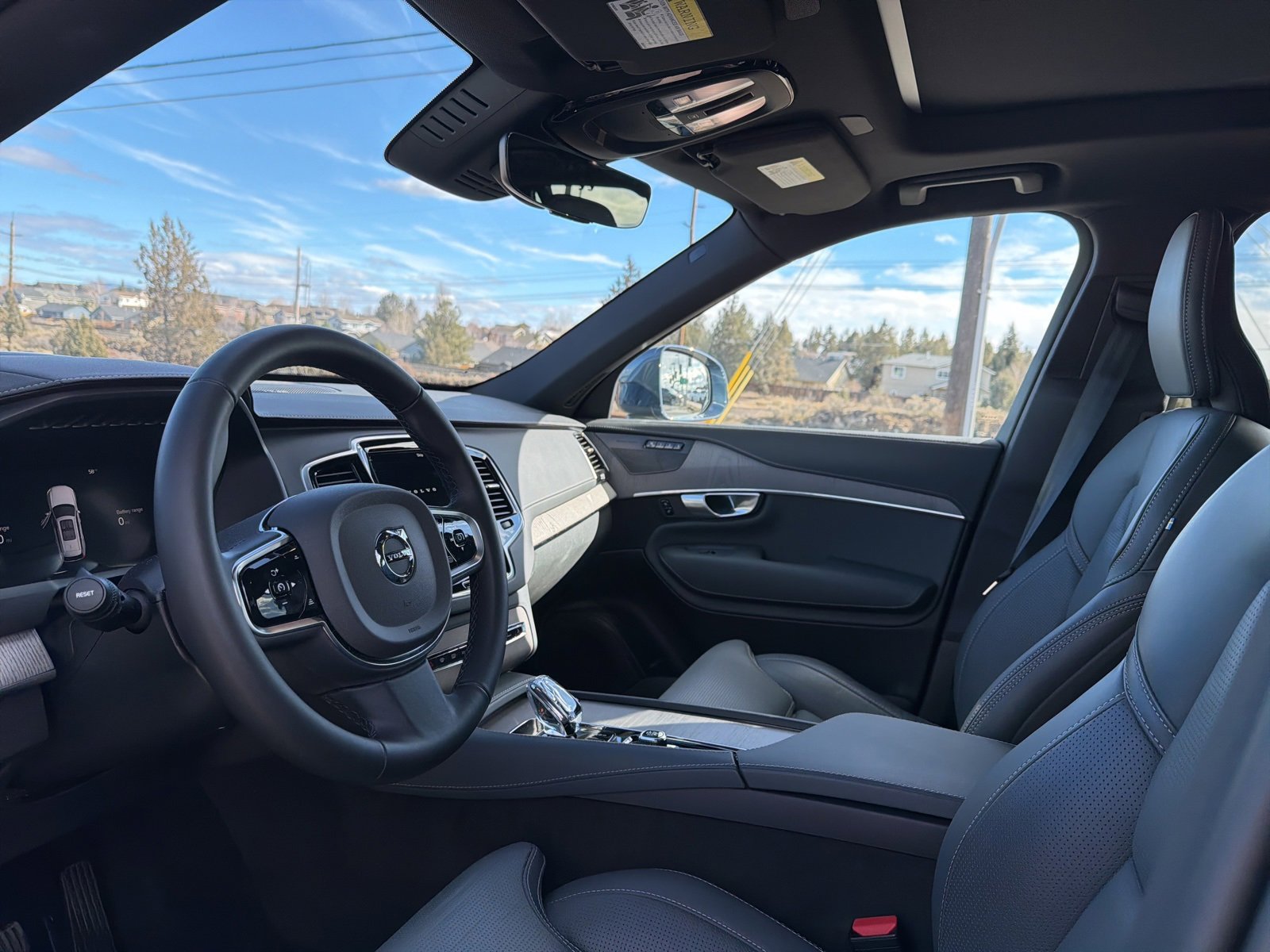 Used 2024 Volvo XC90 T8 Ultimate w/ Protection Package Premier image 10