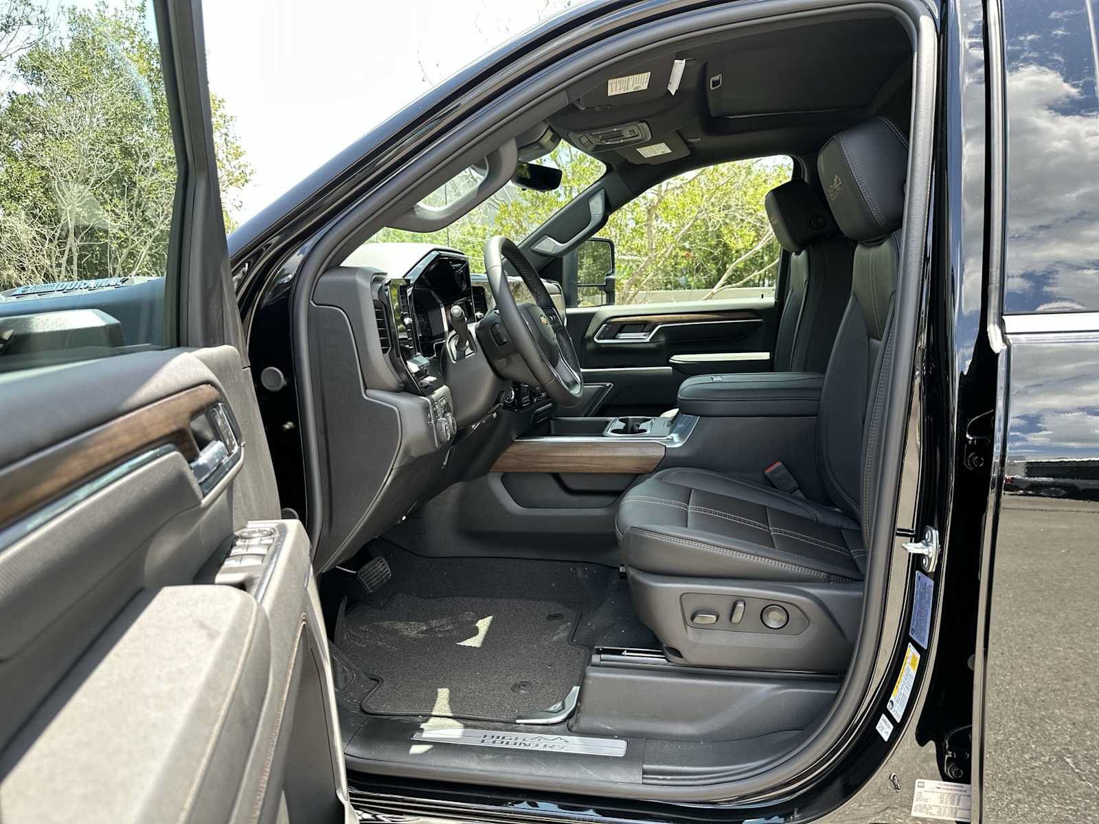 New 2026 Chevrolet Silverado 3500 High Country w/ High Country Premium Package AWD/4WD image 2