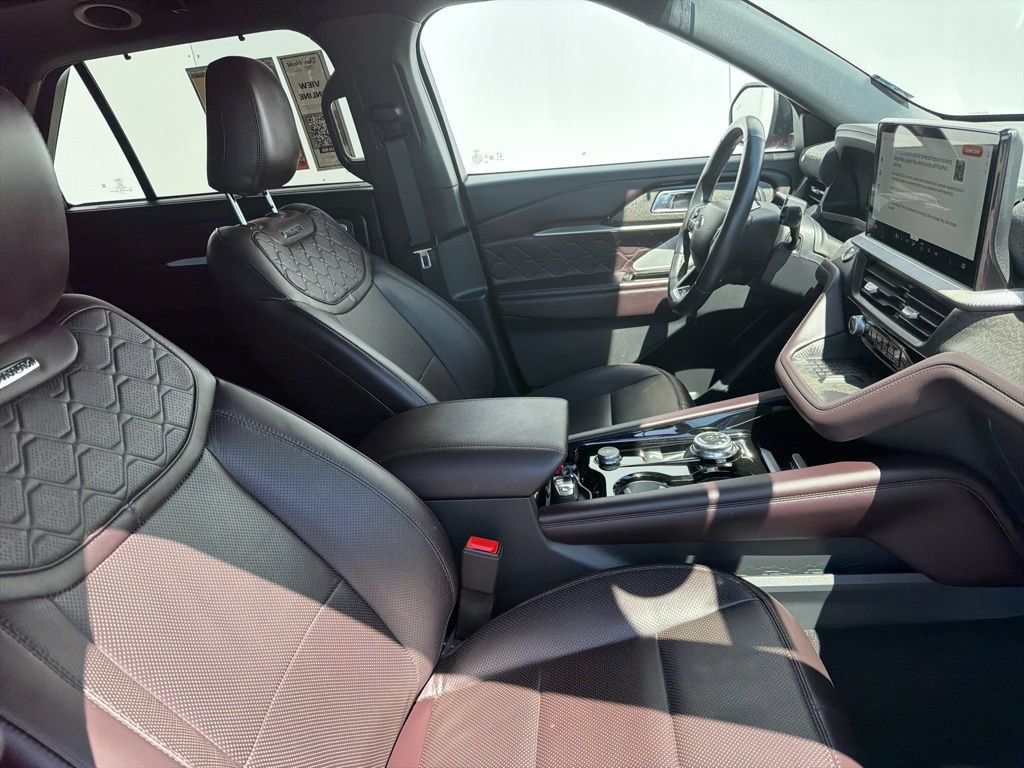 Used 2025 Ford Explorer Platinum w/ Ultimate Package AWD/4WD image 7