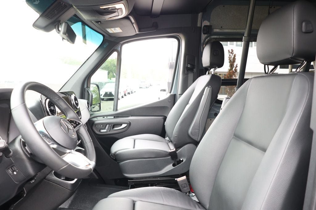 Used 2025 Mercedes-Benz Sprinter 2500 image 18