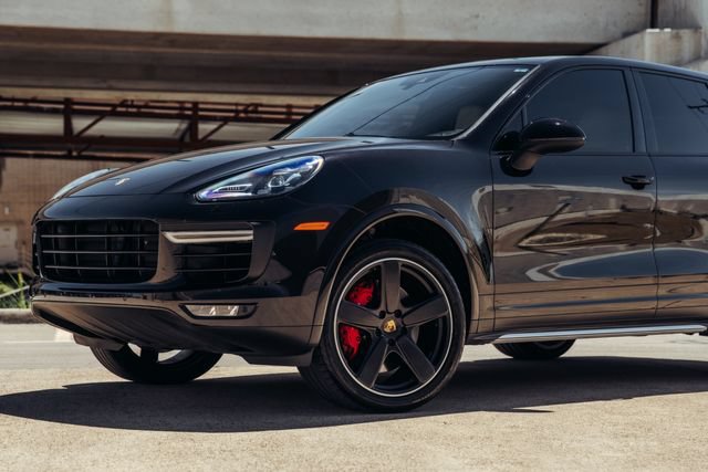 Used 2016 Porsche Cayenne Turbo AWD/4WD image 36