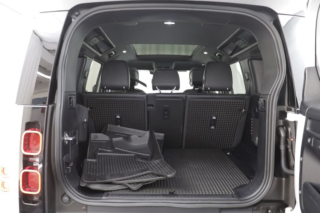 Certified 2025 Land Rover Defender 110 X-Dynamic SE AWD/4WD image 19
