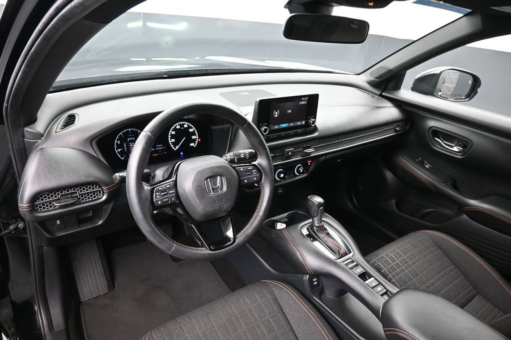 Used 2025 Honda HR-V Sport image 10