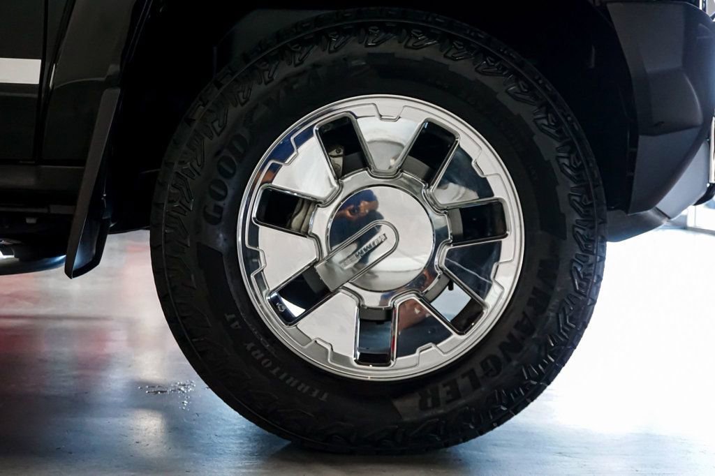 Used 2009 HUMMER H3 Alpha image 38