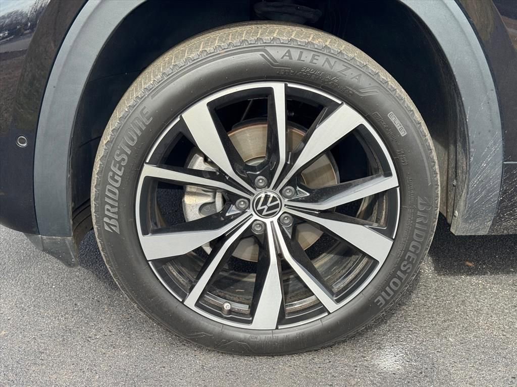 Used 2024 Volkswagen Atlas SEL Premium R-Line image 9
