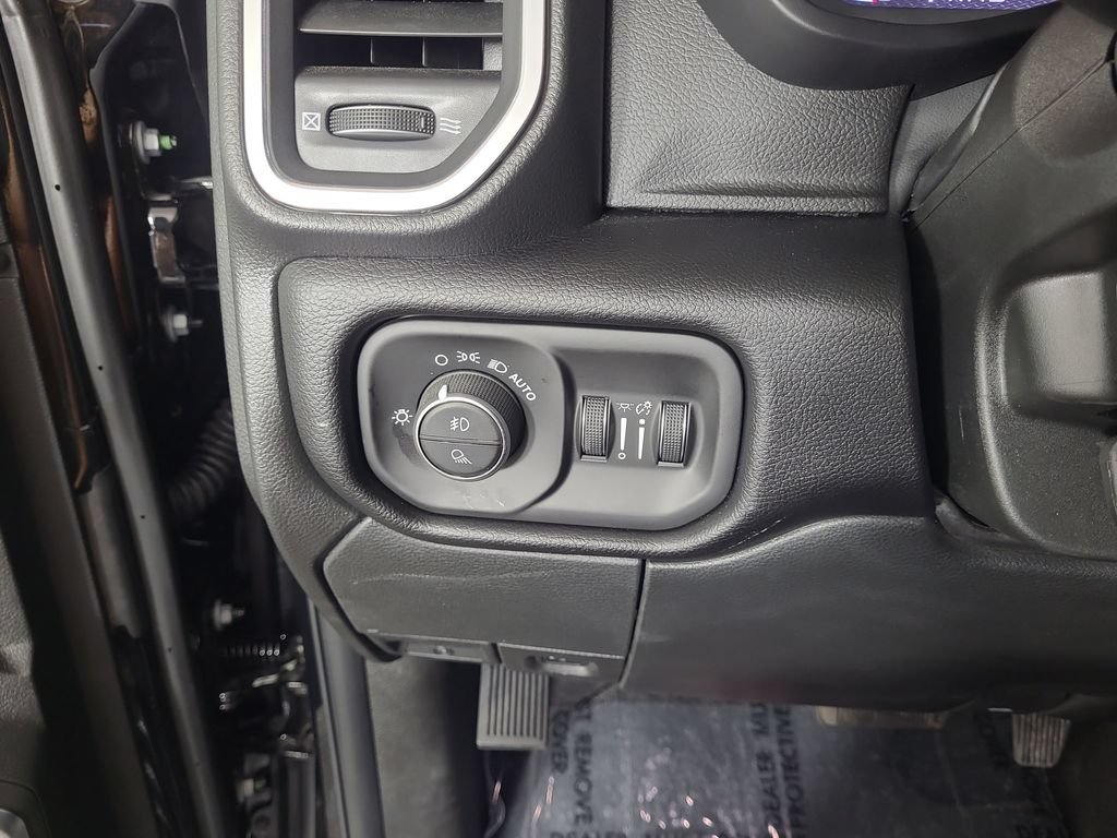Used 2026 RAM 2500 Laramie AWD/4WD image 15