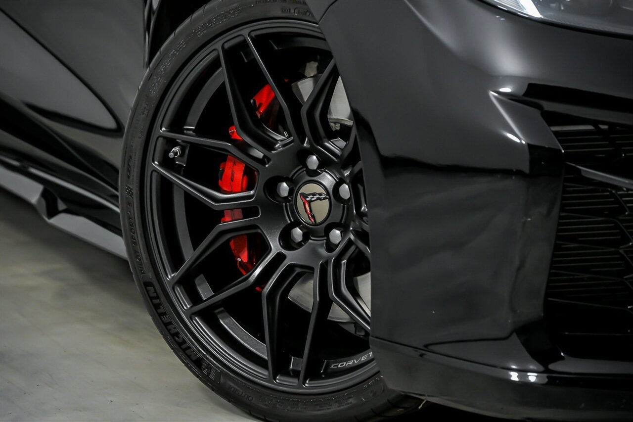 Used 2023 Chevrolet Corvette Z06 RWD image 4