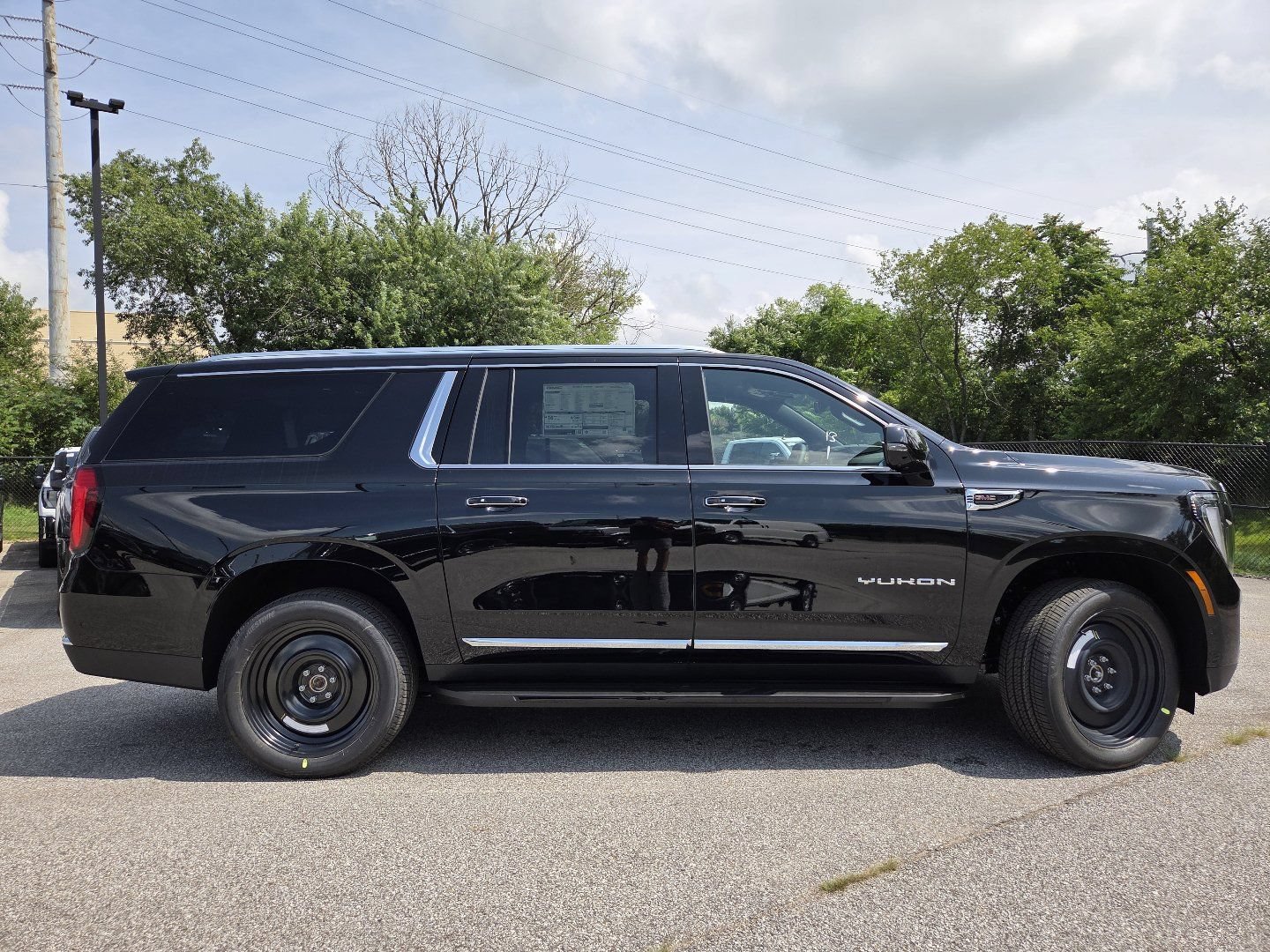 New 2026 GMC Yukon XL Elevation w/ LPO, Elevation Black Package AWD/4WD image 19