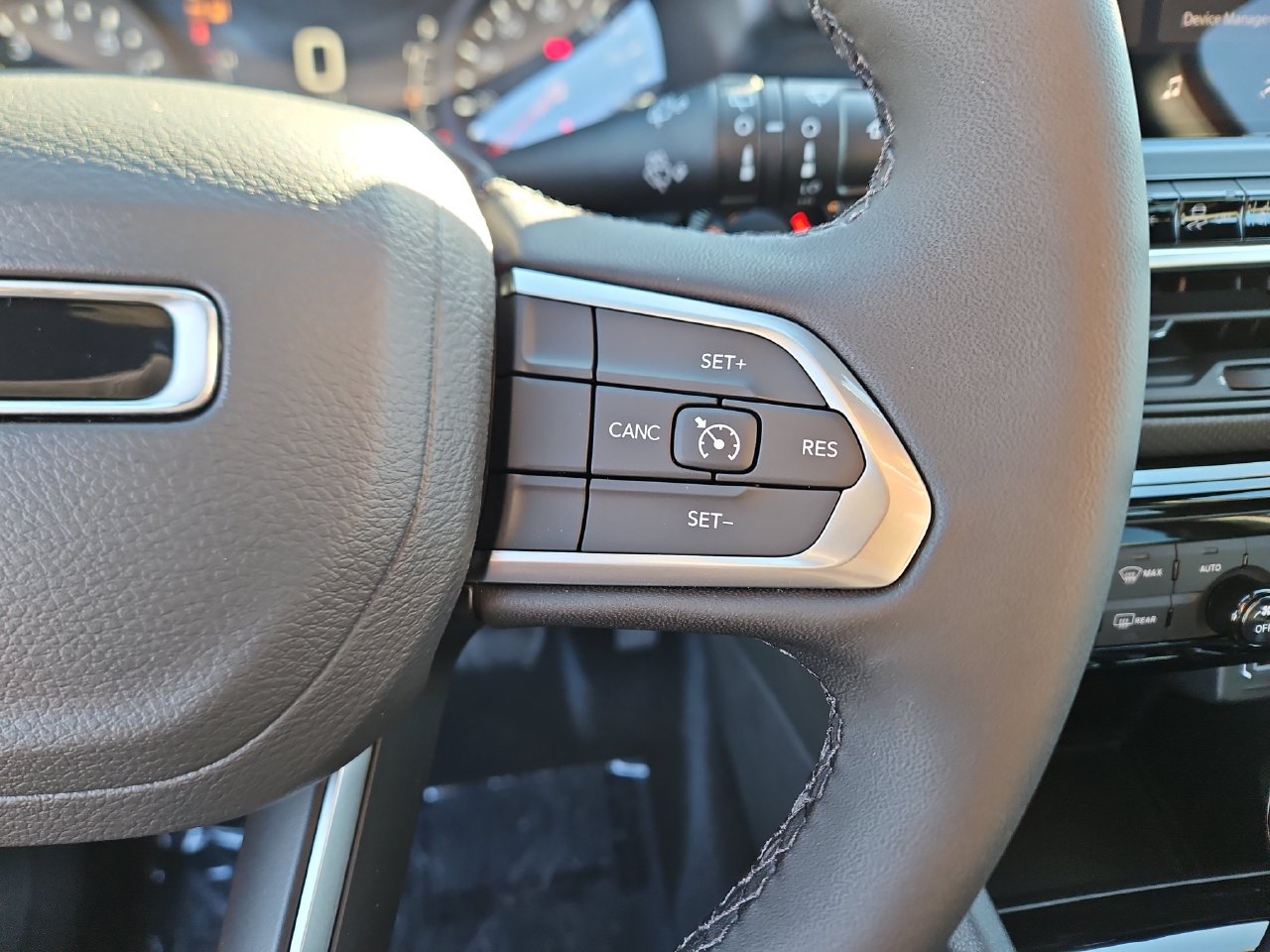 New 2026 Jeep Compass Latitude w/ Sun and Sound Group AWD/4WD image 27