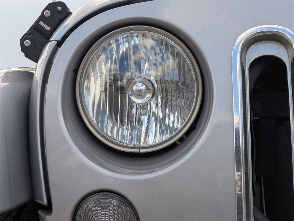 Used 2015 Jeep Wrangler Unlimited Sahara w/ Max Tow Package image 9