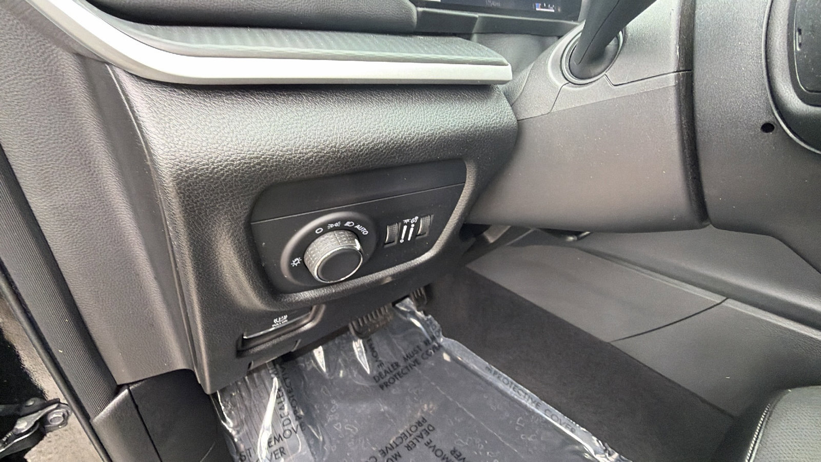 Used 2025 Jeep Grand Cherokee Altitude image 25