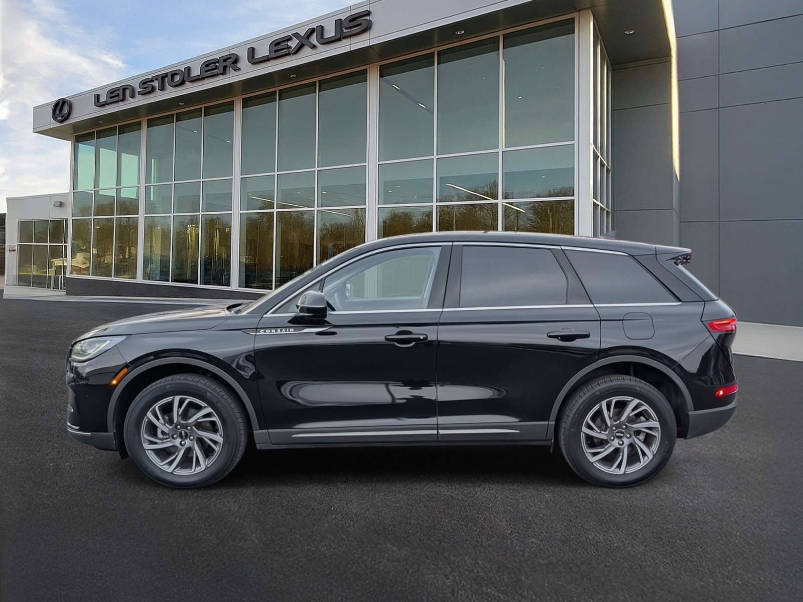 Used 2023 Lincoln Corsair AWD w/ Equipment Group 101A image 5