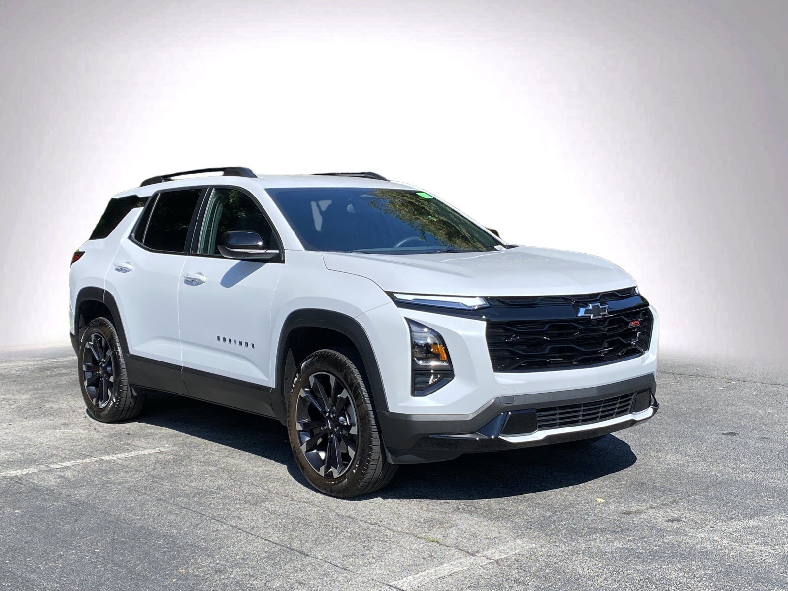 Used 2026 Chevrolet Equinox RS FWD image 2