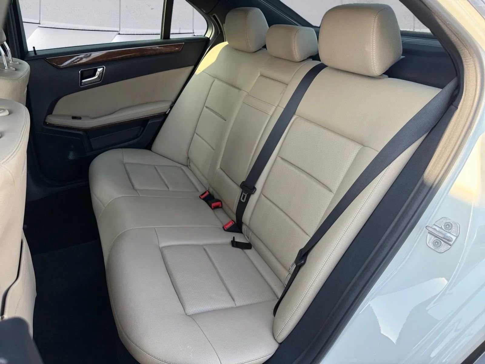 Used 2010 Mercedes-Benz E 350 Sedan image 23