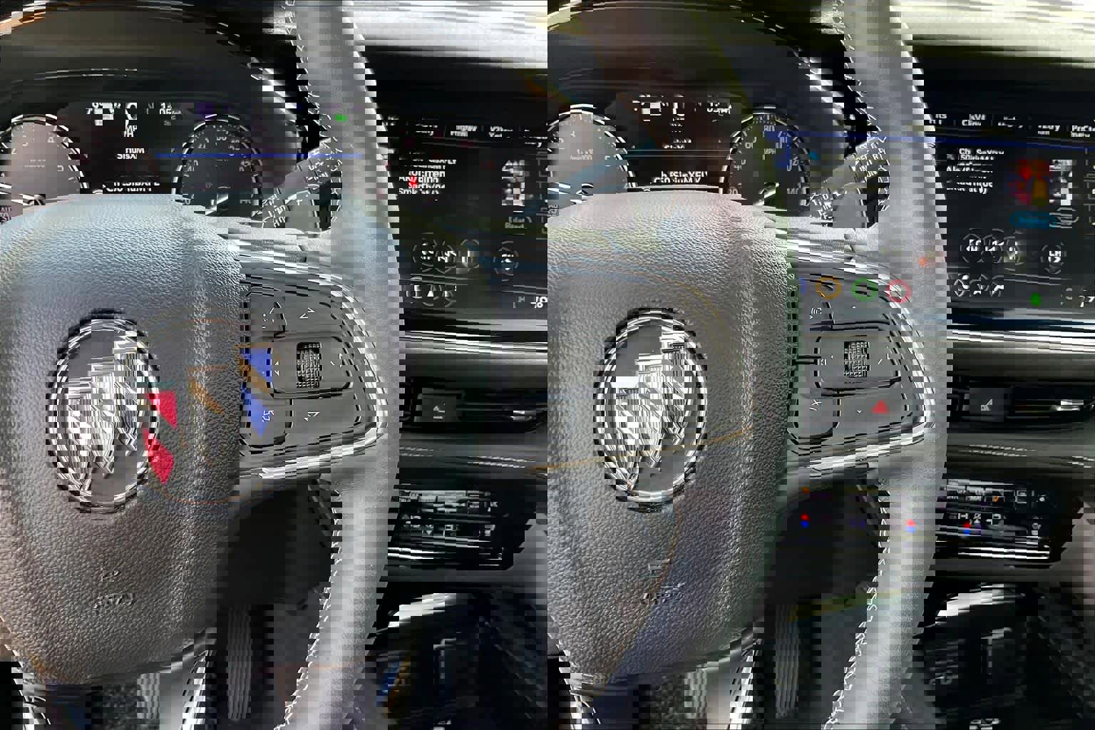 Used 2023 Buick Envision Avenir image 24