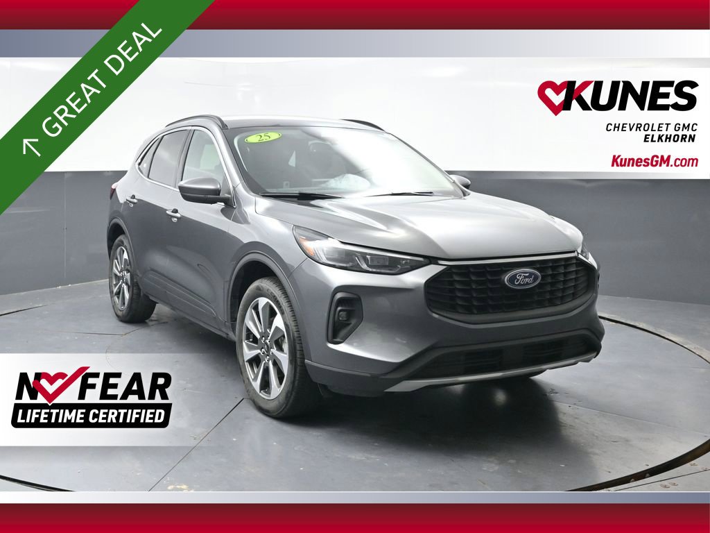 Used 2025 Ford Escape Platinum AWD/4WD image 1
