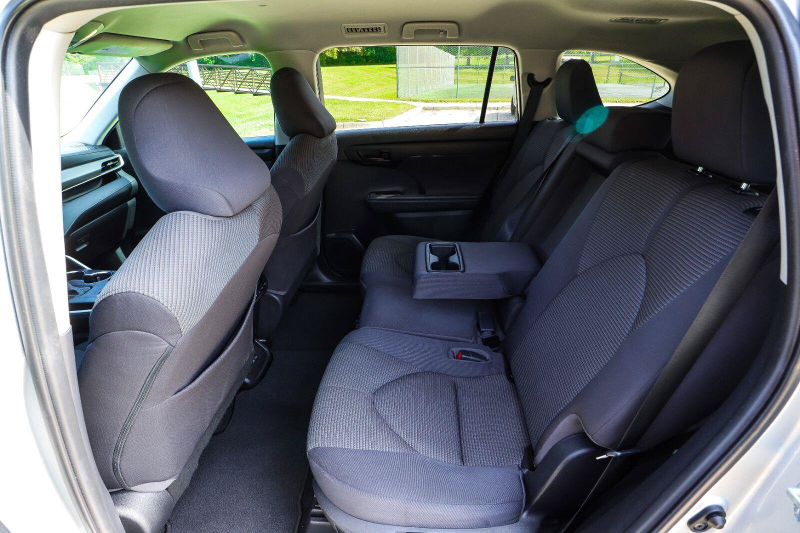 Used 2022 Toyota Highlander L FWD image 35