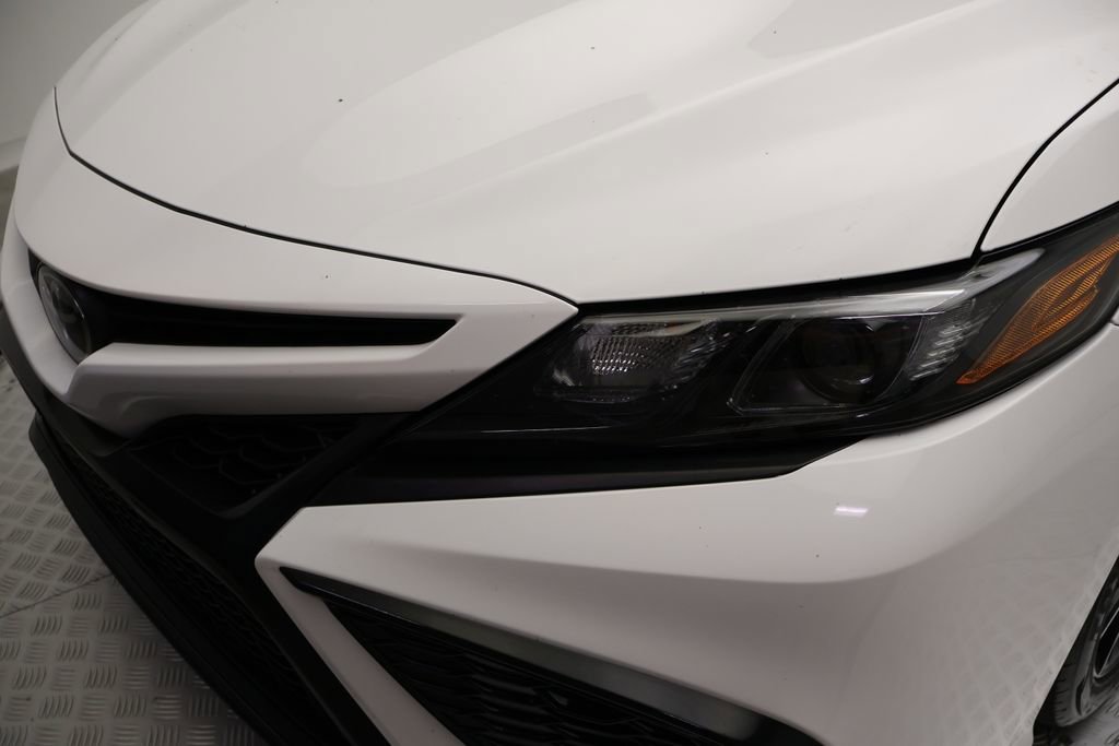 Used 2023 Toyota Camry SE FWD image 3