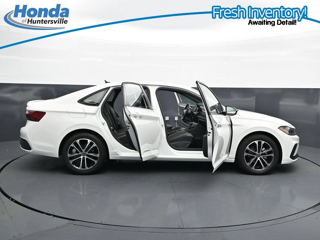 Used 2025 Volkswagen Jetta Sport FWD image 40