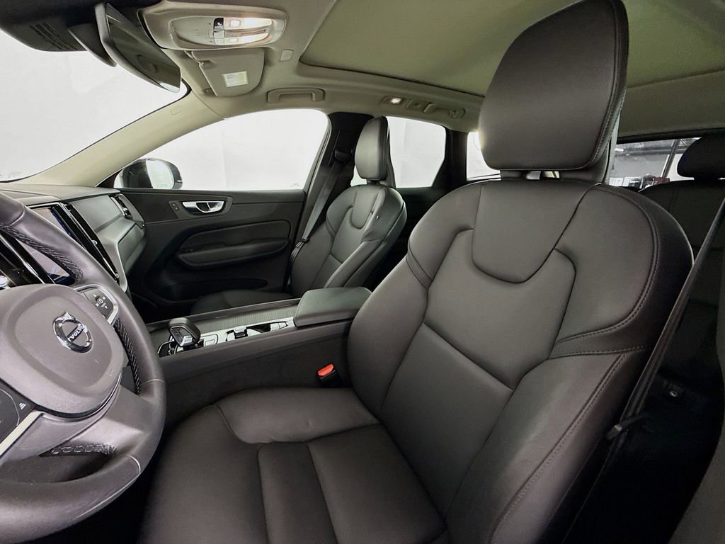 Used 2025 Volvo XC60 B5 Core AWD/4WD image 5