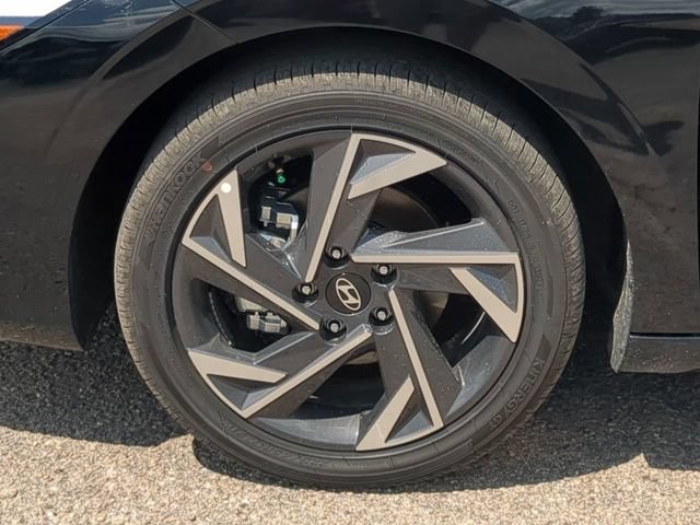 New 2025 Hyundai Elantra SEL FWD image 11