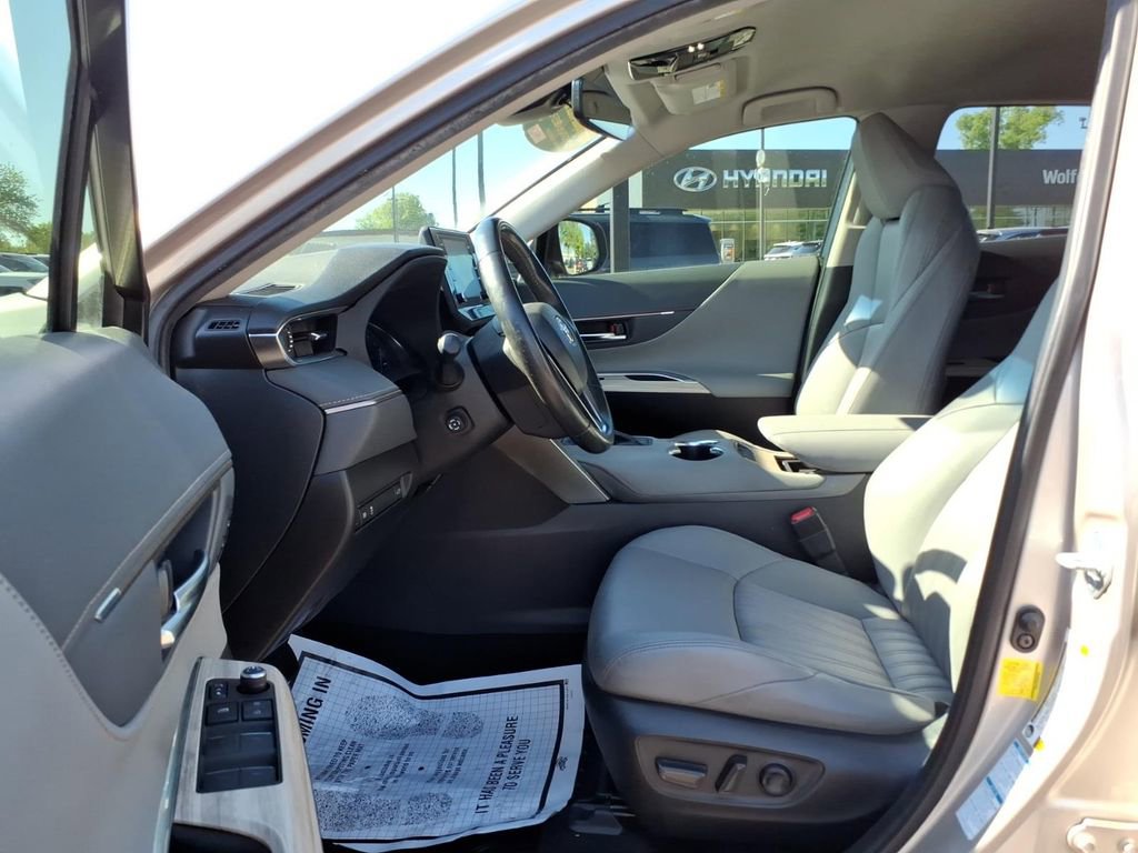 Used 2021 Toyota Venza XLE w/ Carpet Mat Package (TMS) AWD/4WD image 16