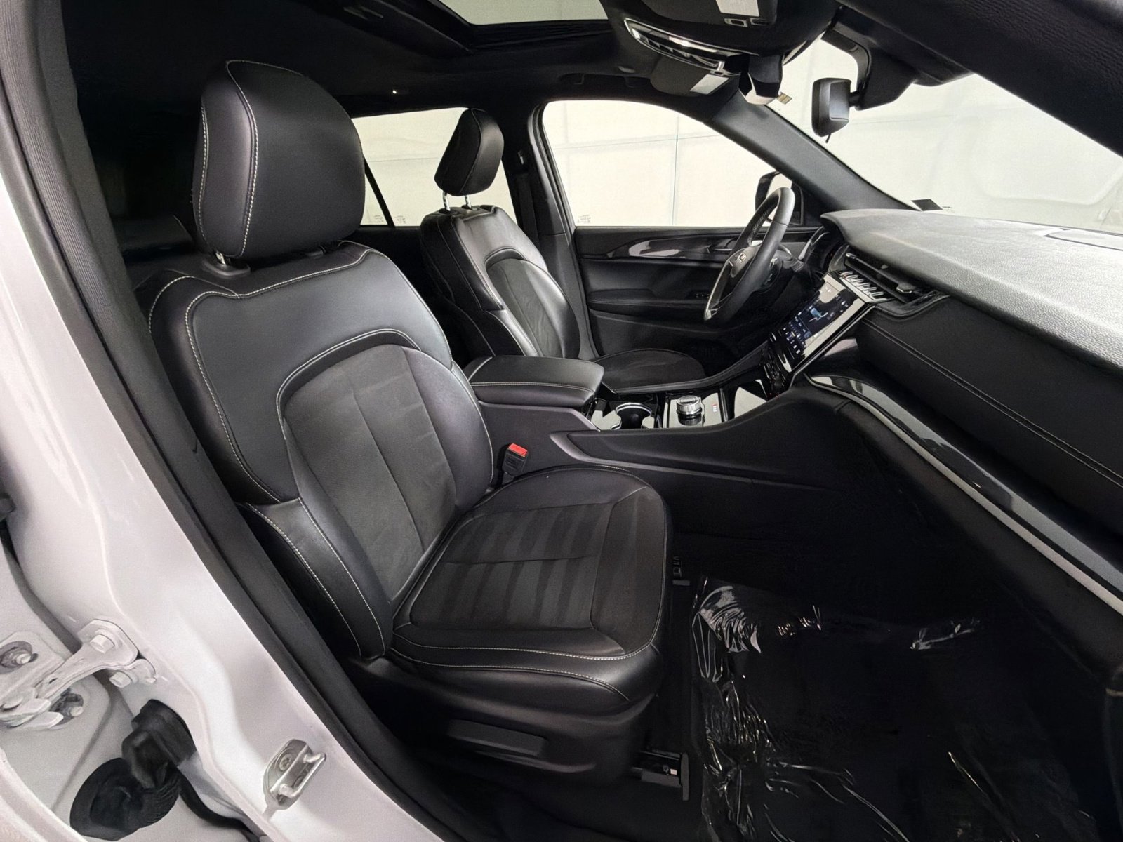 Used 2023 Jeep Grand Cherokee Altitude image 26