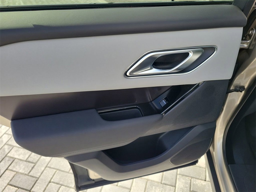 New 2026 Land Rover Range Rover Velar Dynamic SE image 22