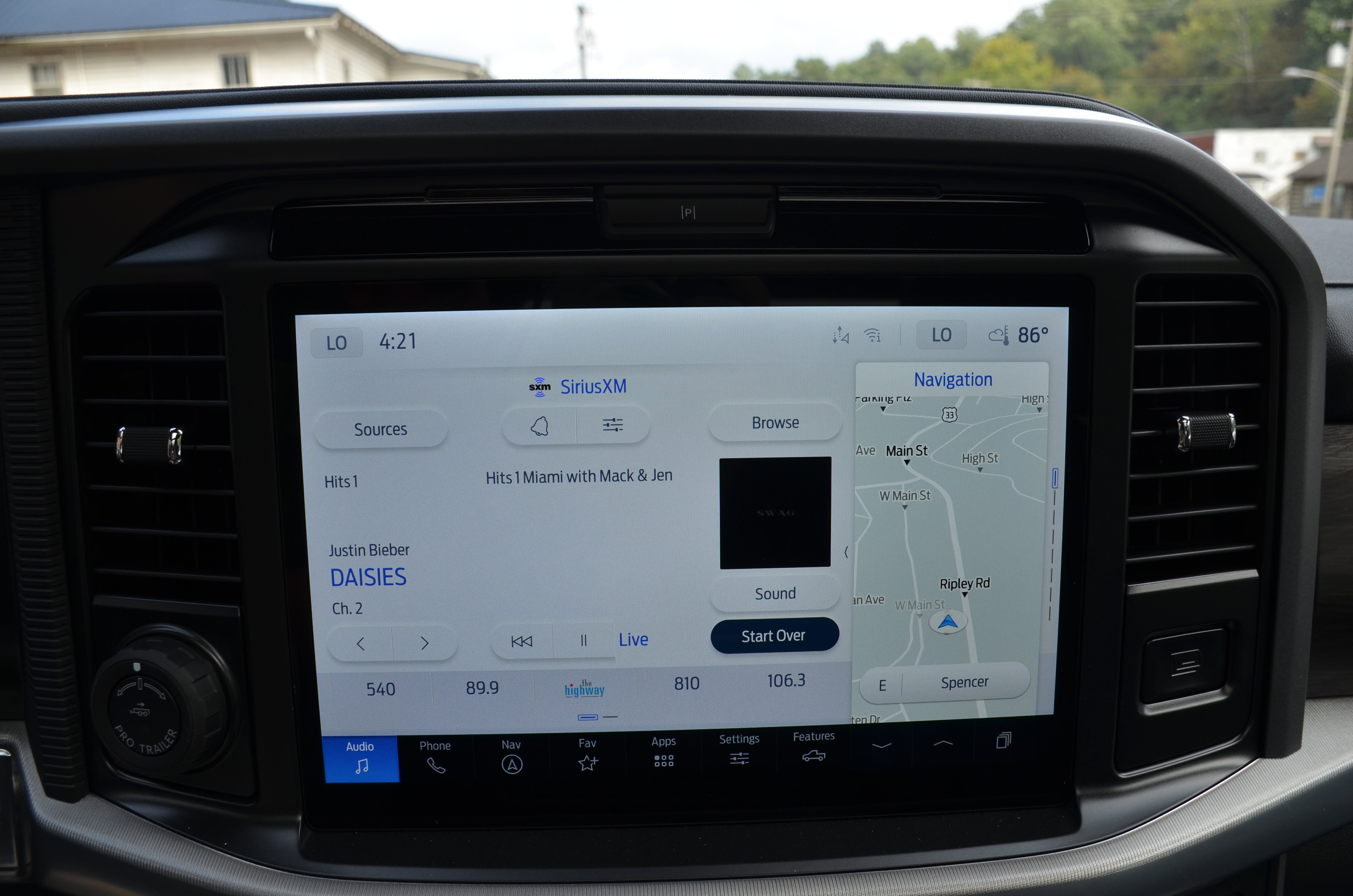 New 2025 Ford F150 Lariat w/ Equipment Group 502A High image 15