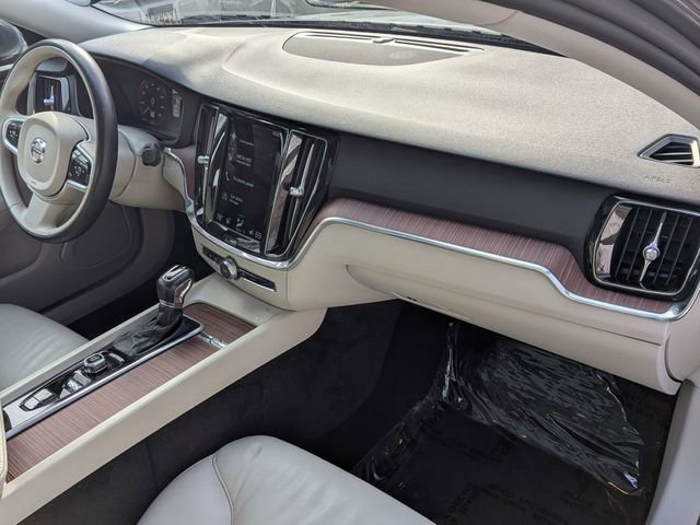 Used 2021 Volvo S60 T6 Momentum image 27