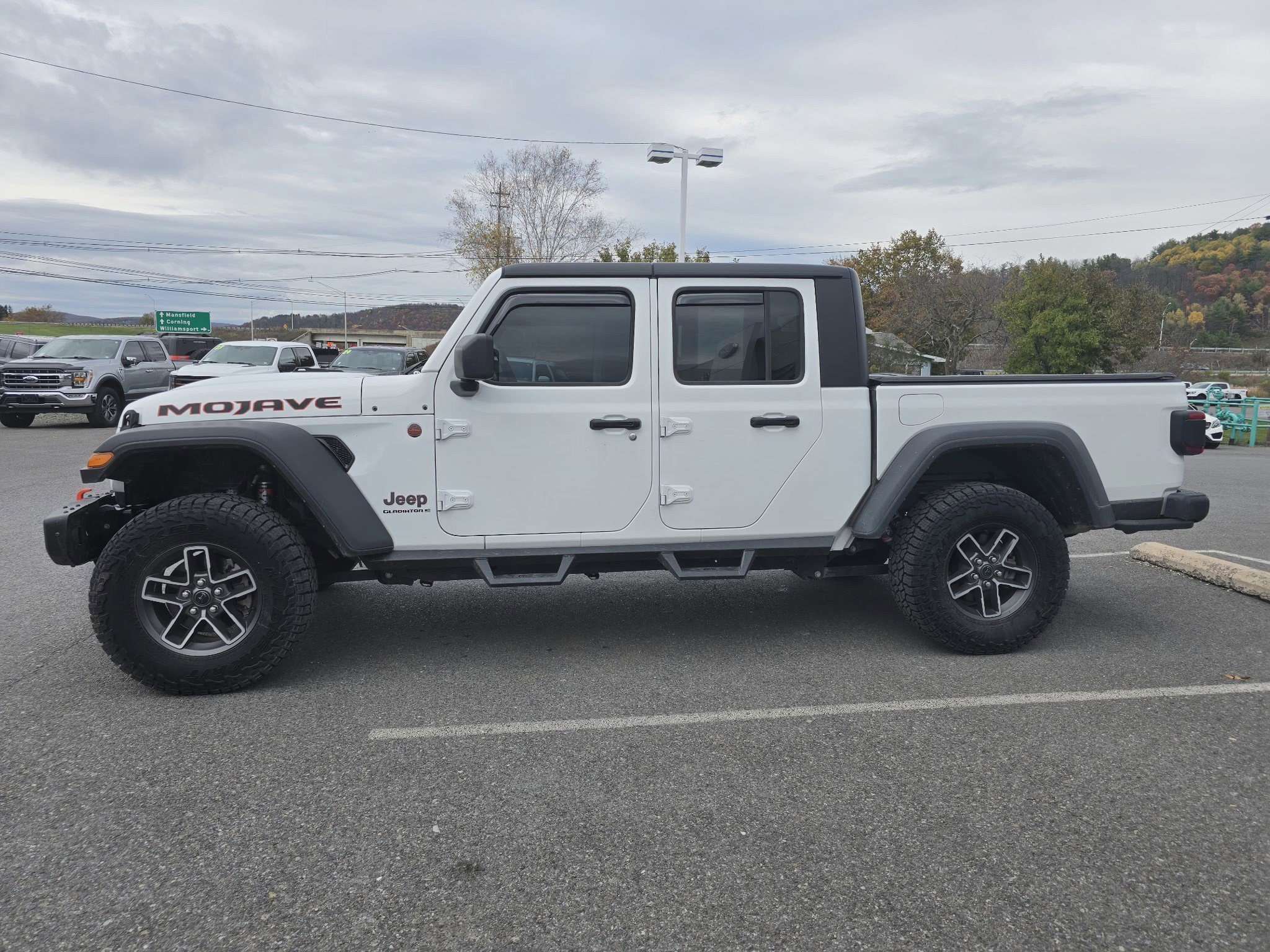 Used 2024 Jeep Gladiator Mojave w/ Technology Group image 7