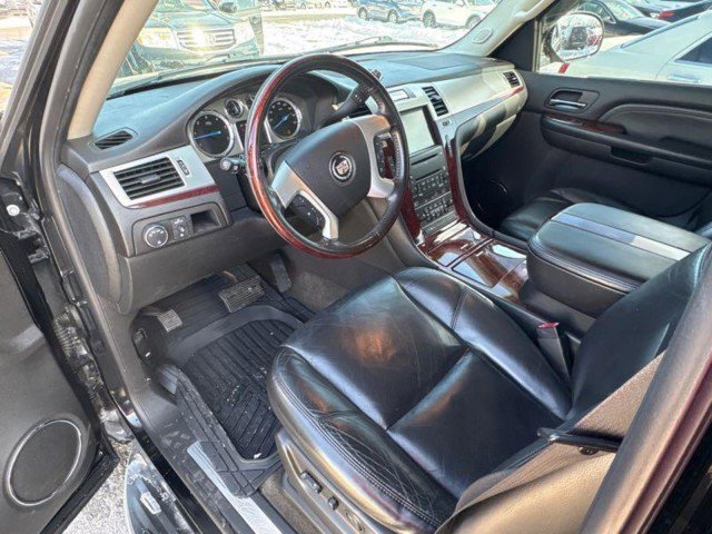 Used 2009 Cadillac Escalade ESV AWD image 3
