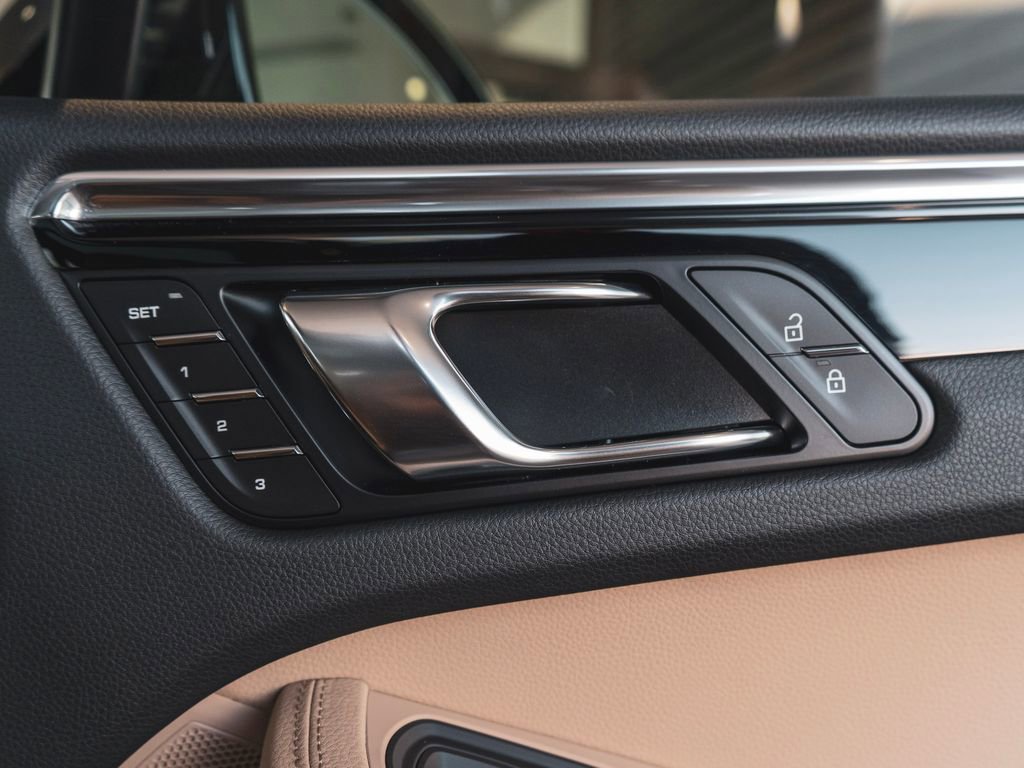 New 2025 Porsche Macan image 32