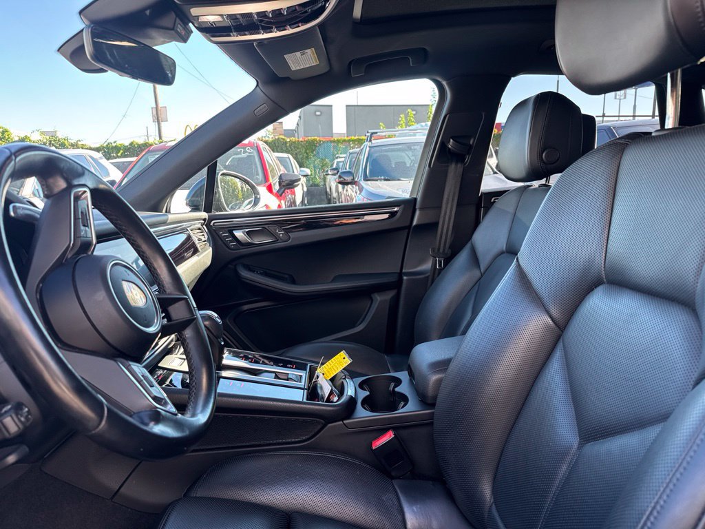 Used 2023 Porsche Macan AWD/4WD image 29