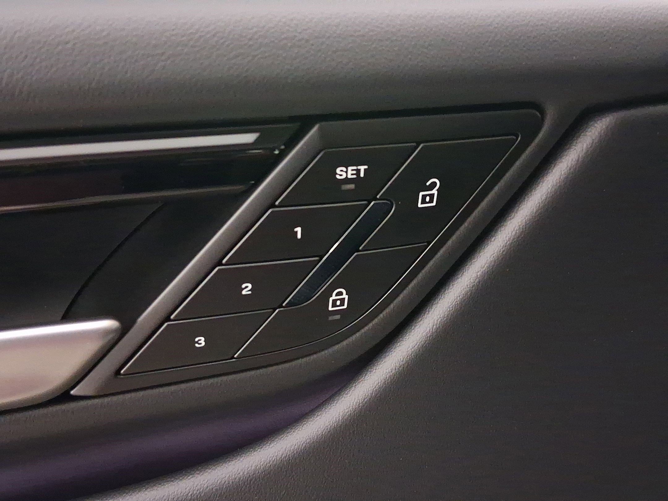 New 2025 Porsche Macan 4S Electric image 12