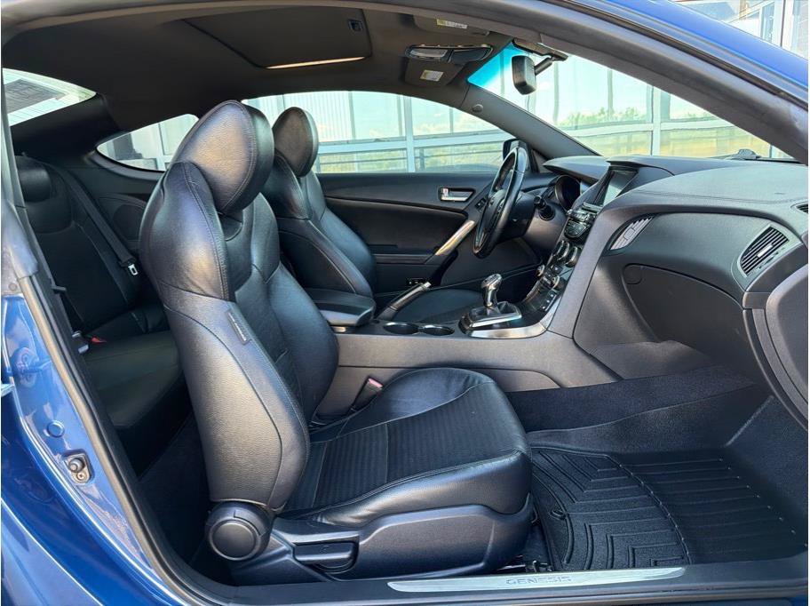 Used 2015 Hyundai Genesis 3.8 RWD image 12