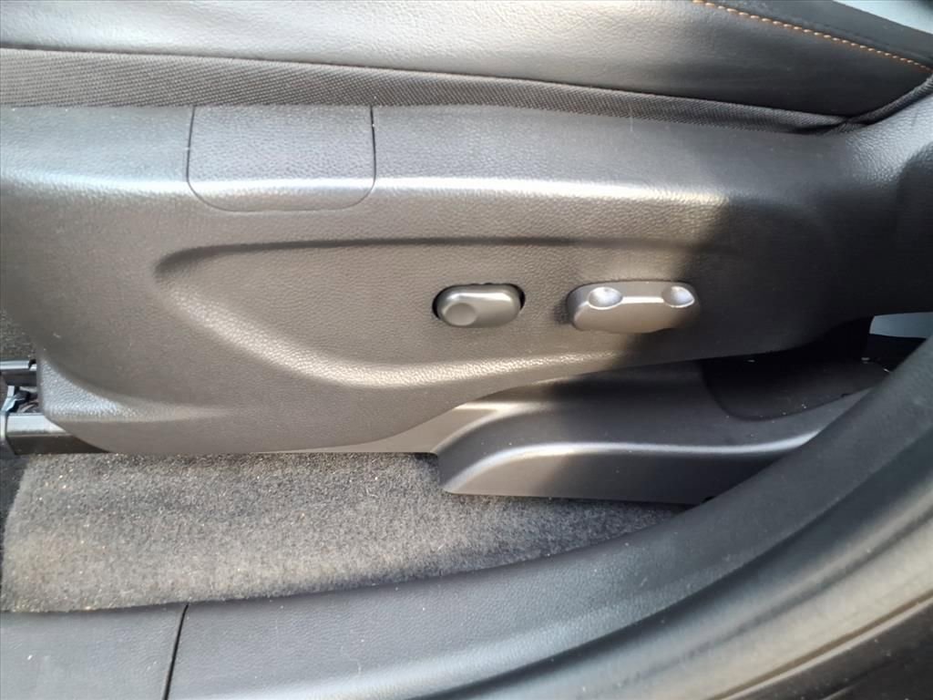 Used 2020 Chevrolet Trax LT w/ LT Convenience Package image 15