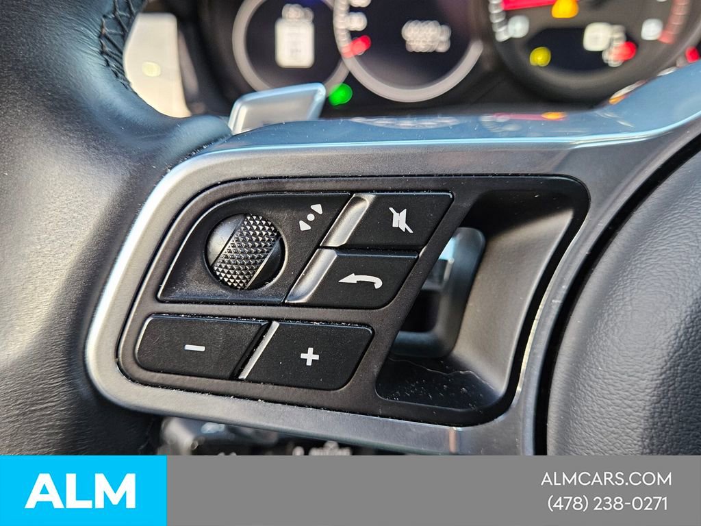 Used 2023 Porsche Cayenne Platinum Edition image 26