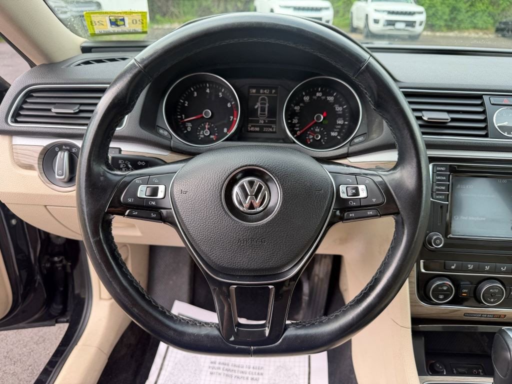Used 2017 Volkswagen Passat 1.8T SE FWD image 13